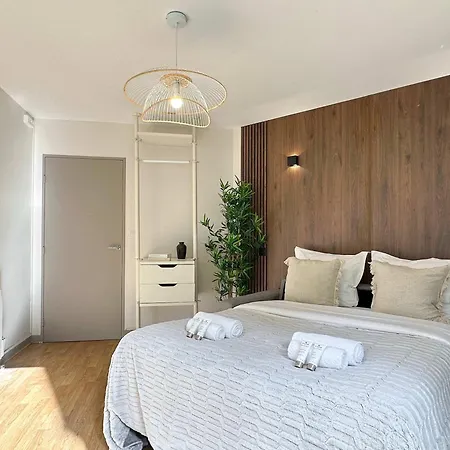 With Terrace In Porte De Versailles Appartement Parijs